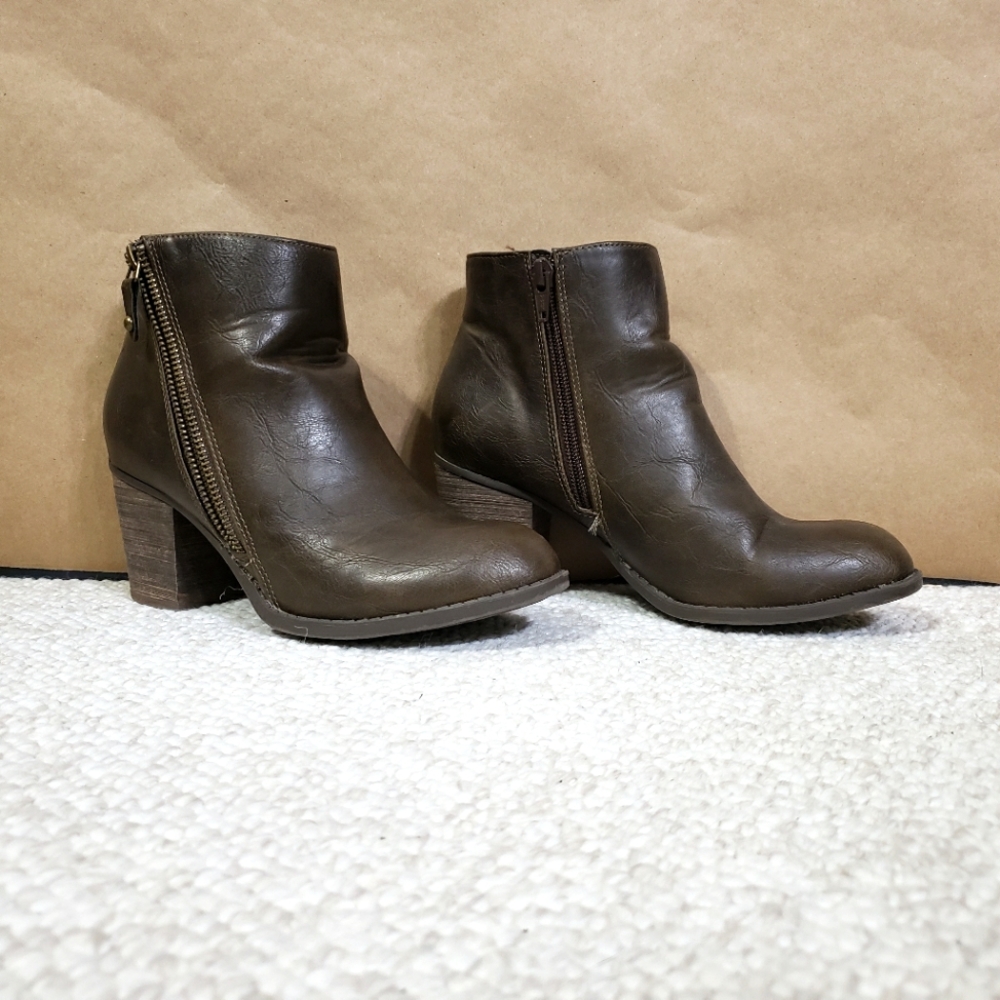 Diba Brown Ankle Boots with side zipper